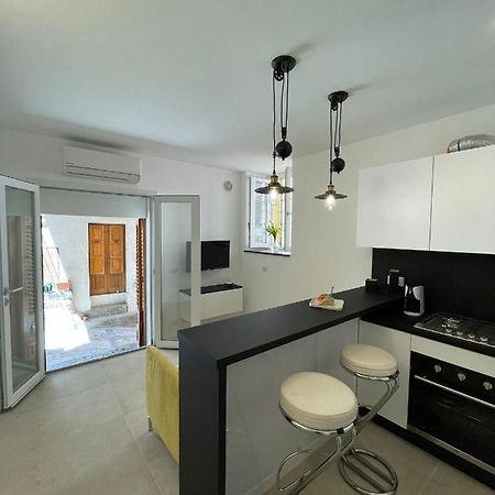 La Nicchia Apartment เชฟาลู ภายนอก รูปภาพ