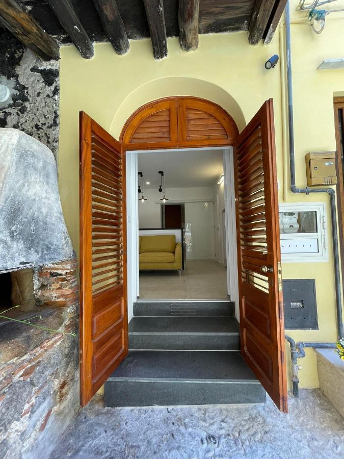 La Nicchia Apartment เชฟาลู ภายนอก รูปภาพ