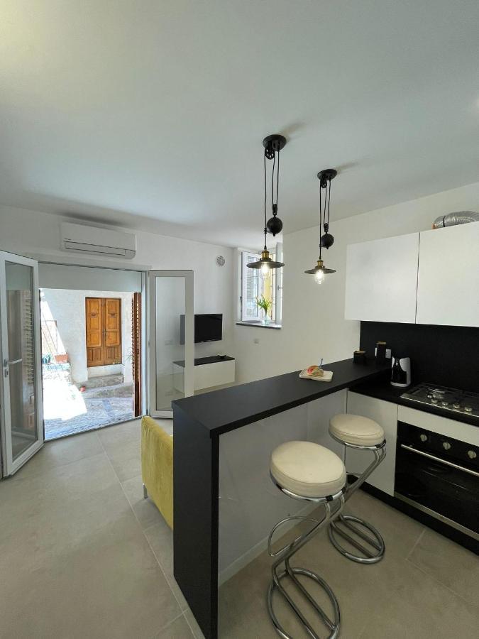 La Nicchia Apartment เชฟาลู ภายนอก รูปภาพ